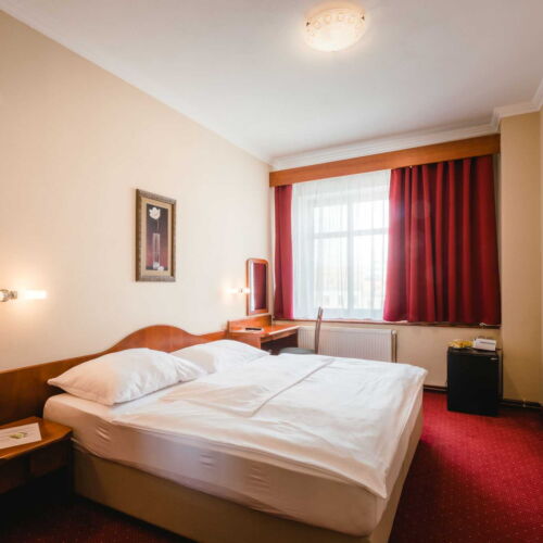 Dvoulůžkový pokoj s manželskou postelí nebo oddělenými postelemi