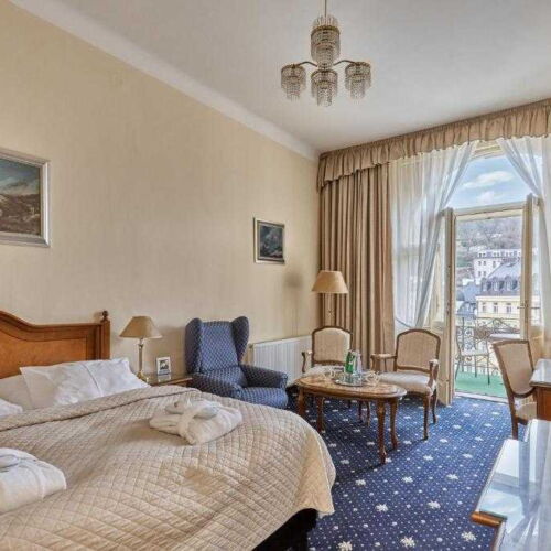 Camera dubla cu balcon cu duș