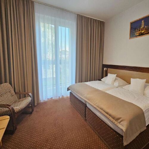 Camera twin cu balcon cu duș