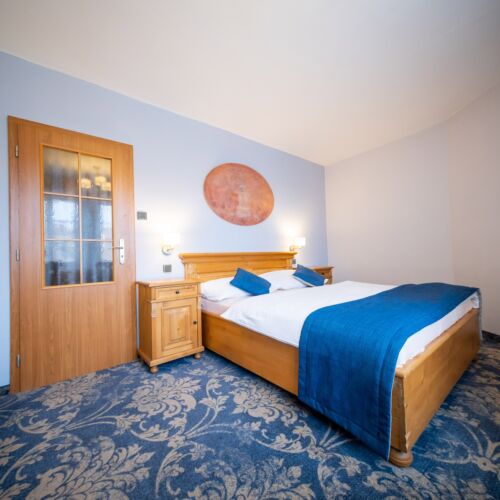 Camera cvadrupla cu duș