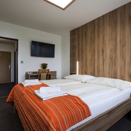 Camera dubla cu baie cu duș