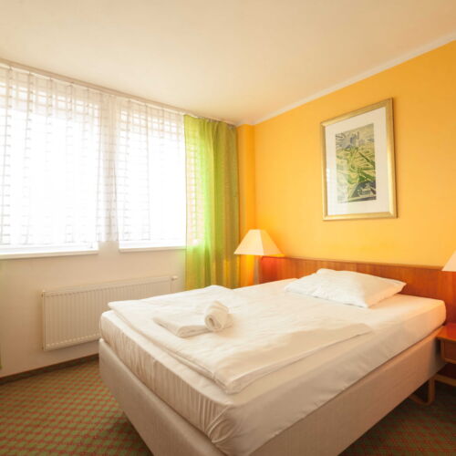 Camera single lCD TV cu duș