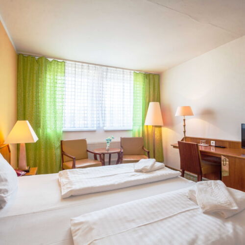 Camera dubla lCD TV cu duș