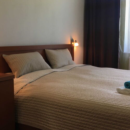 Apartament 4-osobowy z prysznicem z aneksem kuchennym z 2 pomieszczeniami sypialnianymi