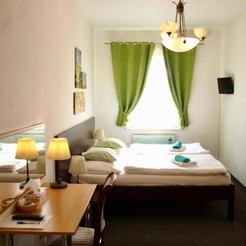 Pokój 2-osobowy typu Twin ze wspólną łazienką