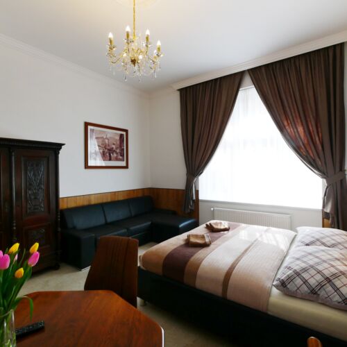 Apartament superior cu chicinetă proprie cu 2 camere pentru 4 pers. (se poate solicita pat suplimentar)