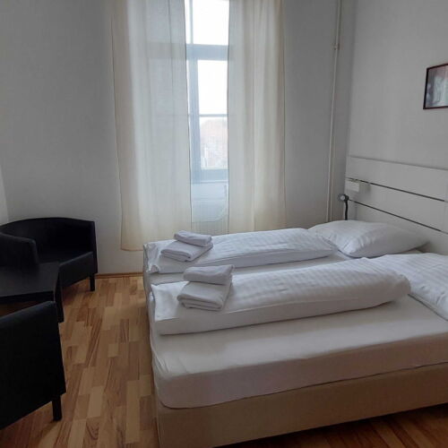 Apartament 4-osobowy z prysznicem z aneksem kuchennym (możliwa dostawka)