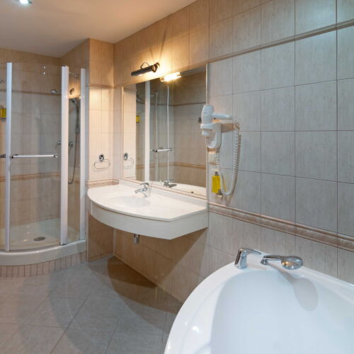 Family Quadruple Room ensuite (extra bed available)