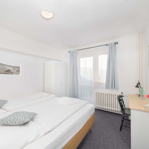 Pokoj se sprchou s balkónem pro 2 os.