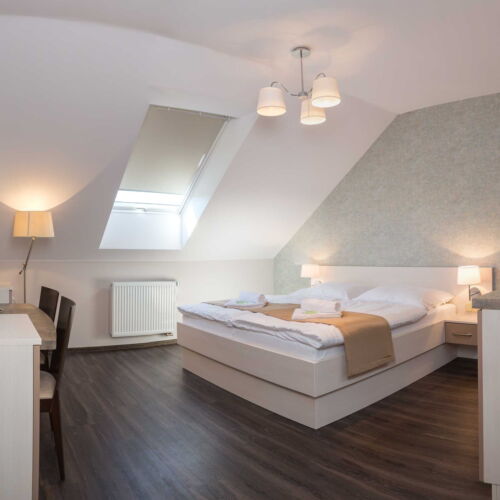 Deluxe  Pokoj s manželskou postelí