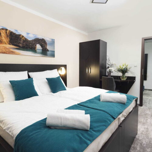 Camera cvadrupla standard cu duș