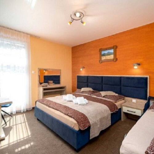 Izba so sprchou s balkónom pre 2 os.