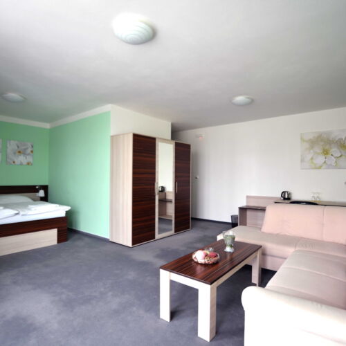 Junior Apartman se sprchou pro 2 os.