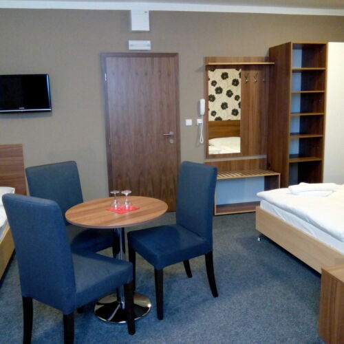 Pokoj se sprchou s klimatizací pro 4 os.