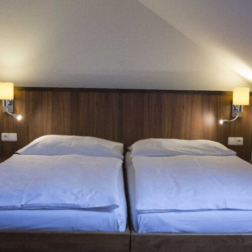 Pokój 2-osobowy Standard z prysznicem (możliwa dostawka)