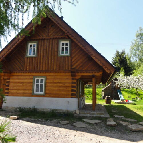 Chata (jako celek) se sprchou s vlastní kuchyňkou pro 8 os. (s možností přistýlky)