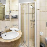 Zuhanyzós Classic kétágyas szoba (pótágyazható)