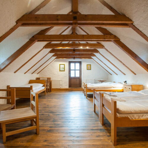 Pokoj se sprchou pro 4 os. v podkroví (s možností přistýlky)