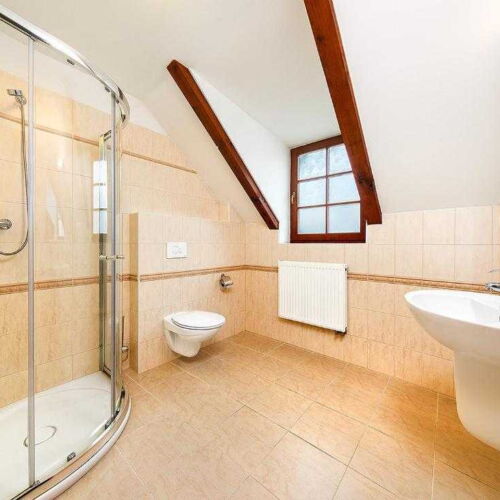 Apartament 4-osobowy z prysznicem z własną kuchnią (możliwa dostawka)