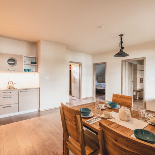 Rodinný Apartman pro 4 os. se 2 ložnicemi s výhledem na jezero