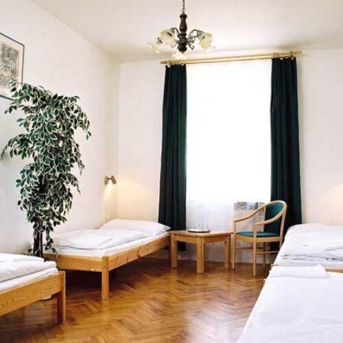 Standard Quadruple Room ensuite