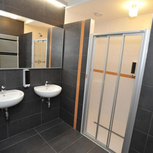 7 Person Room ensuite
