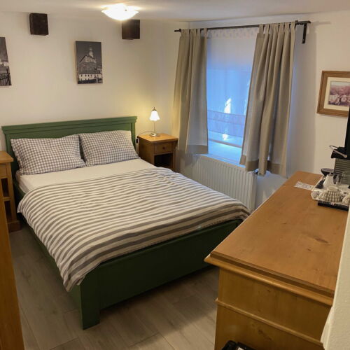 Economy Pokoj se sprchou s manželskou postelí