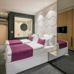 Pokoj typu Superior s manželskou postelí nebo oddělenými postelemi a vířivou vanou
