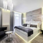 102 - dvoulůžkový pokoj typu Imperial Design Deluxe s manželskou postelí, vířivou vanou a balkónem - (GL)amour - Jan Počepický