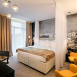 220 - dvoulůžkový pokoj typu Imperial Design Deluxe s manželskou postelí, vířivou vanou a balkónem - Backstage - Barbora Mluvková