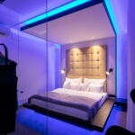 402 - dvoulůžkový pokoj typu Imperial Design Deluxe s manželskou postelí, vířivou vanou a balkónem - Royal Bed - Kateřina Součková