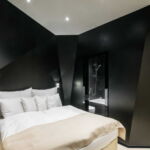 421 - jednolůžkový pokoj typu Imperial Design Deluxe s manželskou postelí šíře 160 cm, vířivou vanou a balkónem - Polygone - Lukáš Čapka