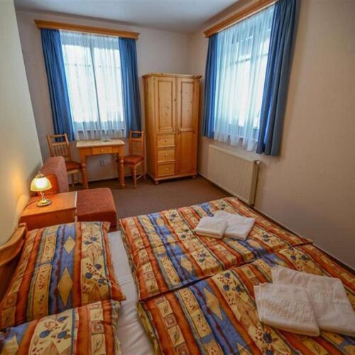 Pokoj s manželskou postelí