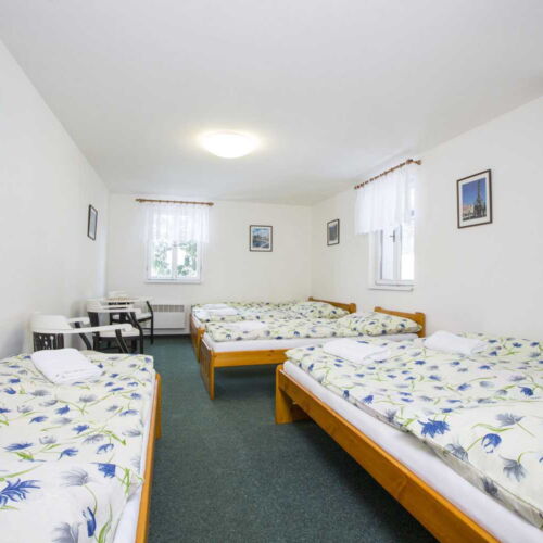 Camera cu duș pentru 6 pers.