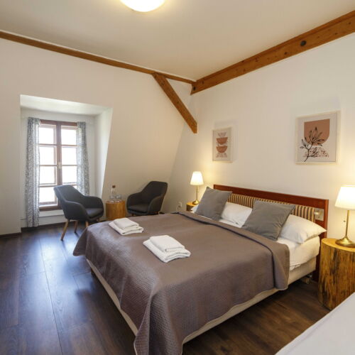 Classic Triple Room with Bathtub