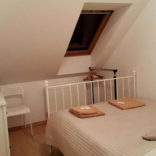 Pokoj s manželskou postelí