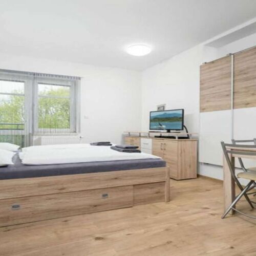 Apartament 2-osobowy z własną kuchnią z 1 pomieszczeniem sypialnianym (możliwa dostawka)