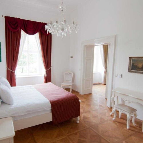 6 Person Room ensuite connecting