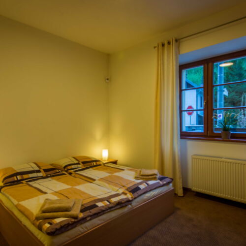 Apartament cu duș cu chicinetă proprie cu 3 camere pentru 6 pers.