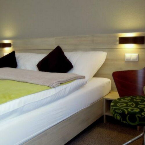 Camera dubla la etaj cu duș