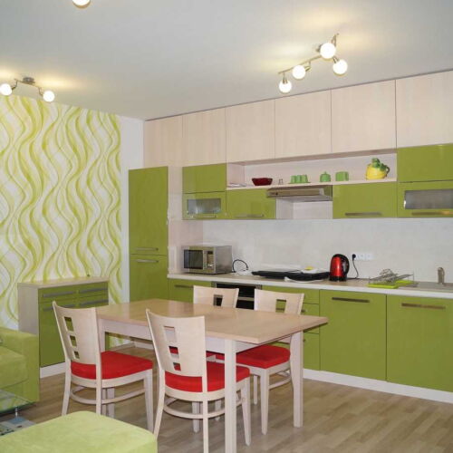 Apartment für 4 Personen mit Eigener Küche und Balkon