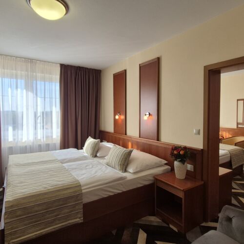 Apartament 4-osobowy z klimatyzacją z wanną z 2 pomieszczeniami sypialnianymi