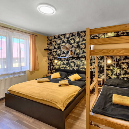 Apartament 3-osobowy z prysznicem z aneksem kuchennym (możliwa dostawka)