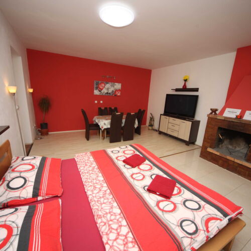 Apartament 4-osobowy z prysznicem z aneksem kuchennym (możliwa dostawka)