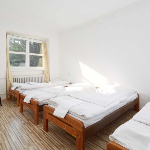 9-Bett-Zimmer mit Dusche und Eigner Küche