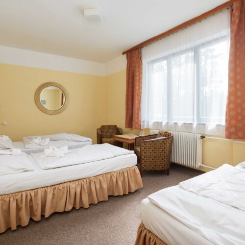 Ferienhaus mit Dusche und Balkon