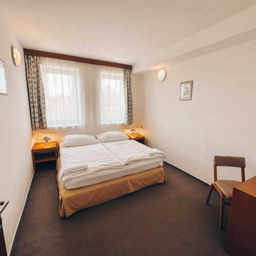 Familie Vierbettzimmer mit Aussicht auf den Wald