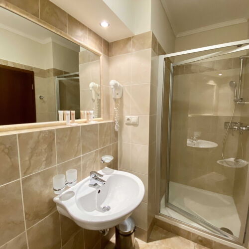 Pokój 2-osobowy Junior z prysznicem