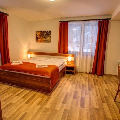 Apartament family cu duș pentru 4 pers. (se poate solicita pat suplimentar)