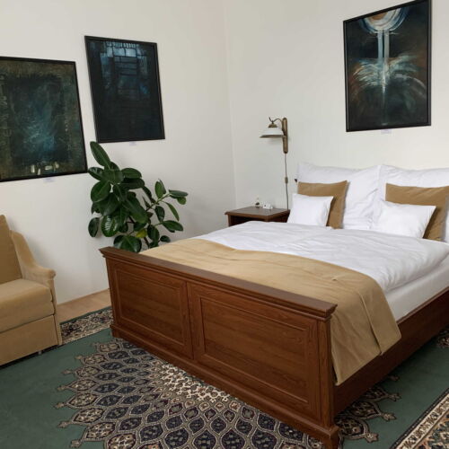 Camera tripla cu duș cu balcon (se poate solicita pat suplimentar)